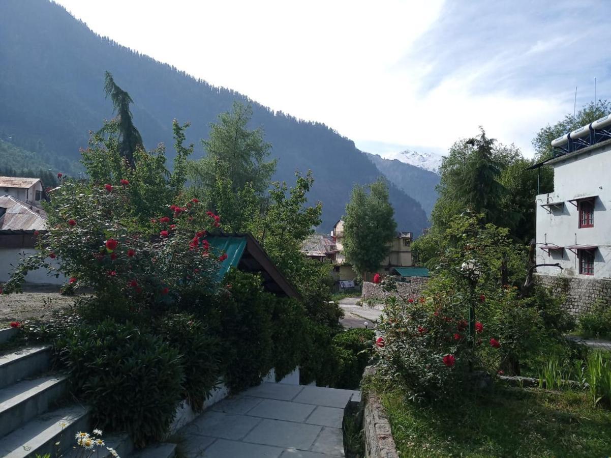 Tourist Hotel 10 Minutes Walking Distance From The Mall Manāli Exterior foto