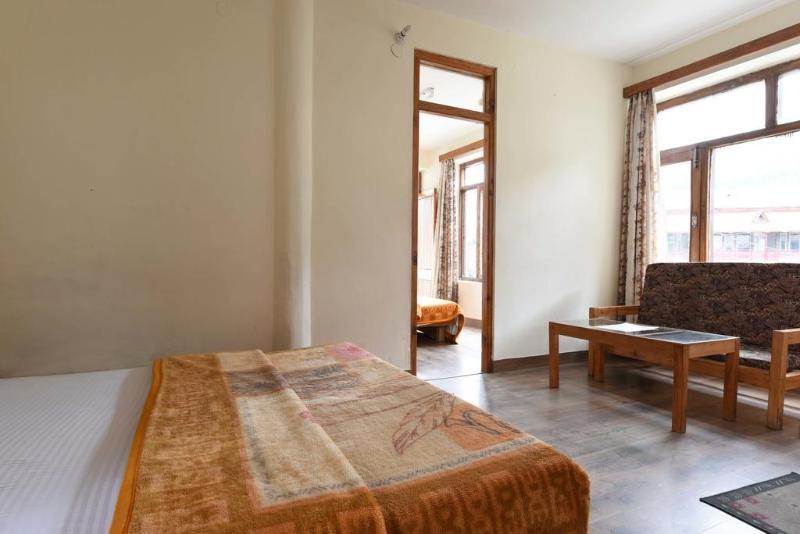 Tourist Hotel 10 Minutes Walking Distance From The Mall Manāli Exterior foto