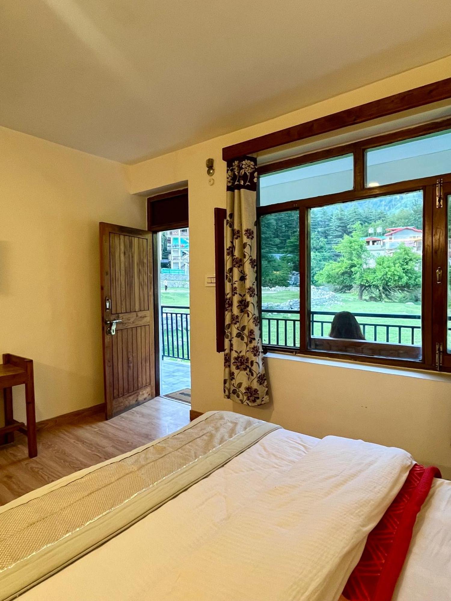 Tourist Hotel 10 Minutes Walking Distance From The Mall Manāli Exterior foto