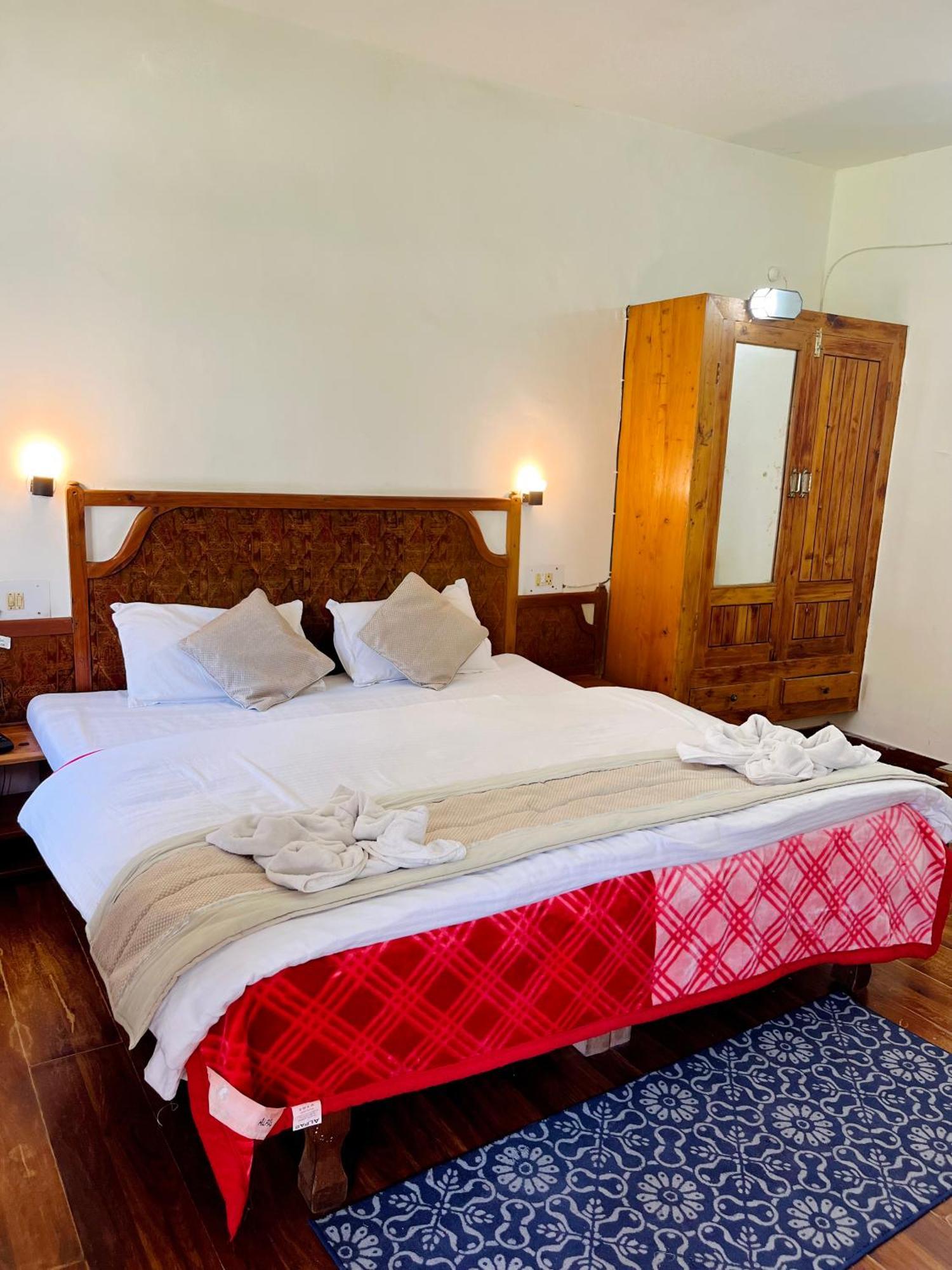 Tourist Hotel 10 Minutes Walking Distance From The Mall Manāli Exterior foto