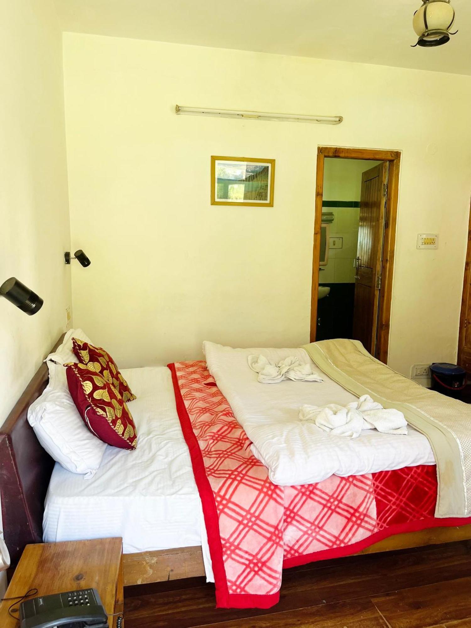 Tourist Hotel 10 Minutes Walking Distance From The Mall Manāli Exterior foto