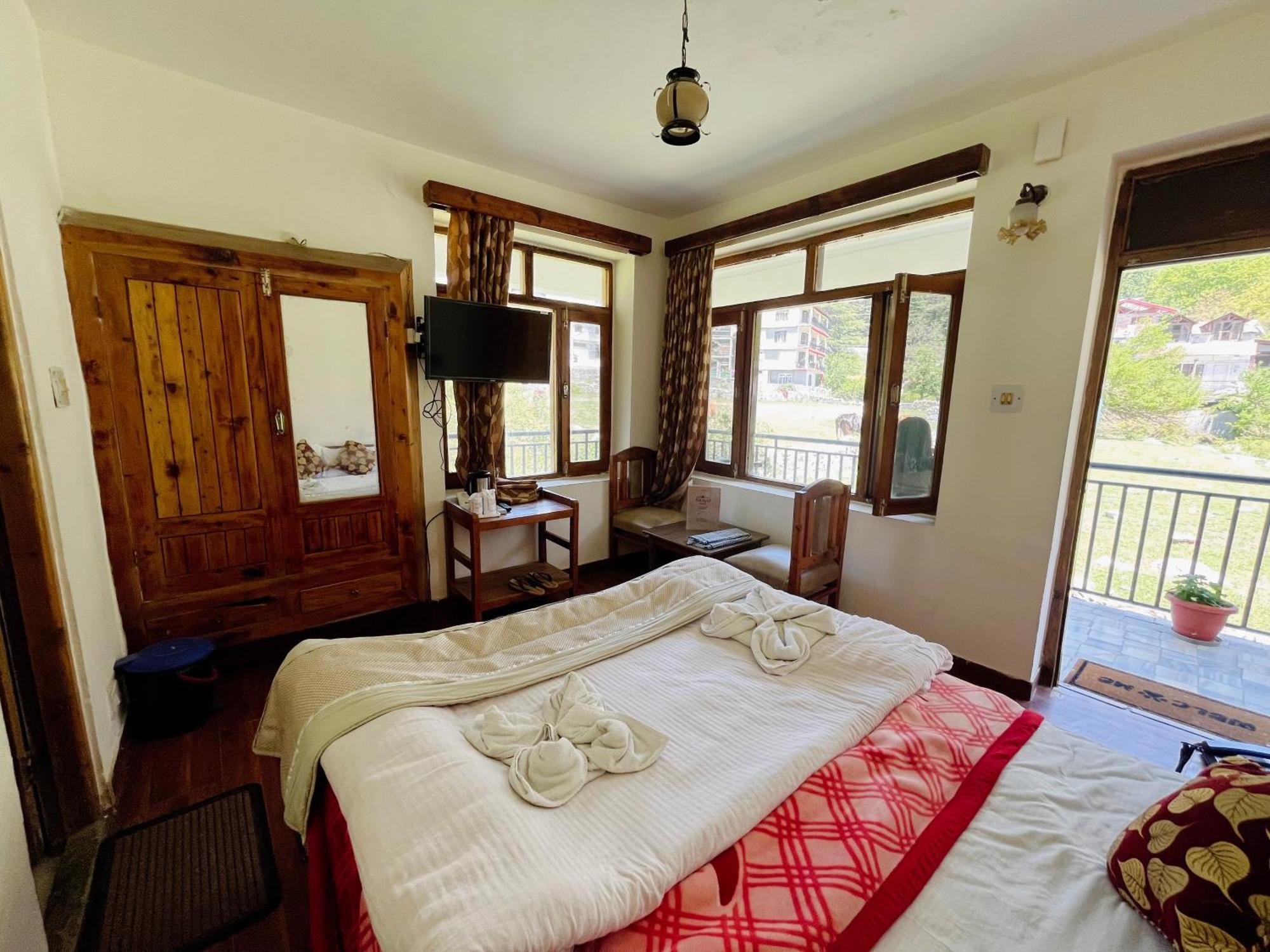 Tourist Hotel 10 Minutes Walking Distance From The Mall Manāli Exterior foto