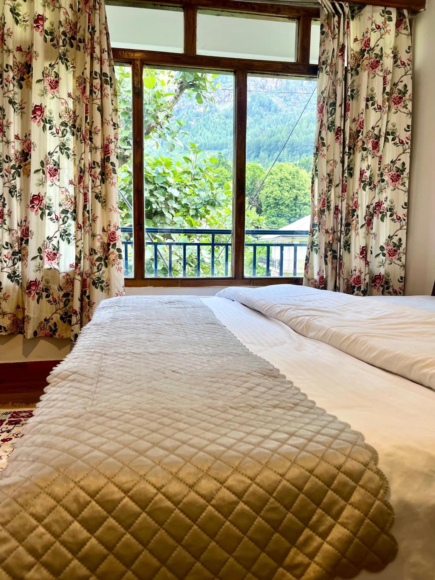 Tourist Hotel 10 Minutes Walking Distance From The Mall Manāli Exterior foto