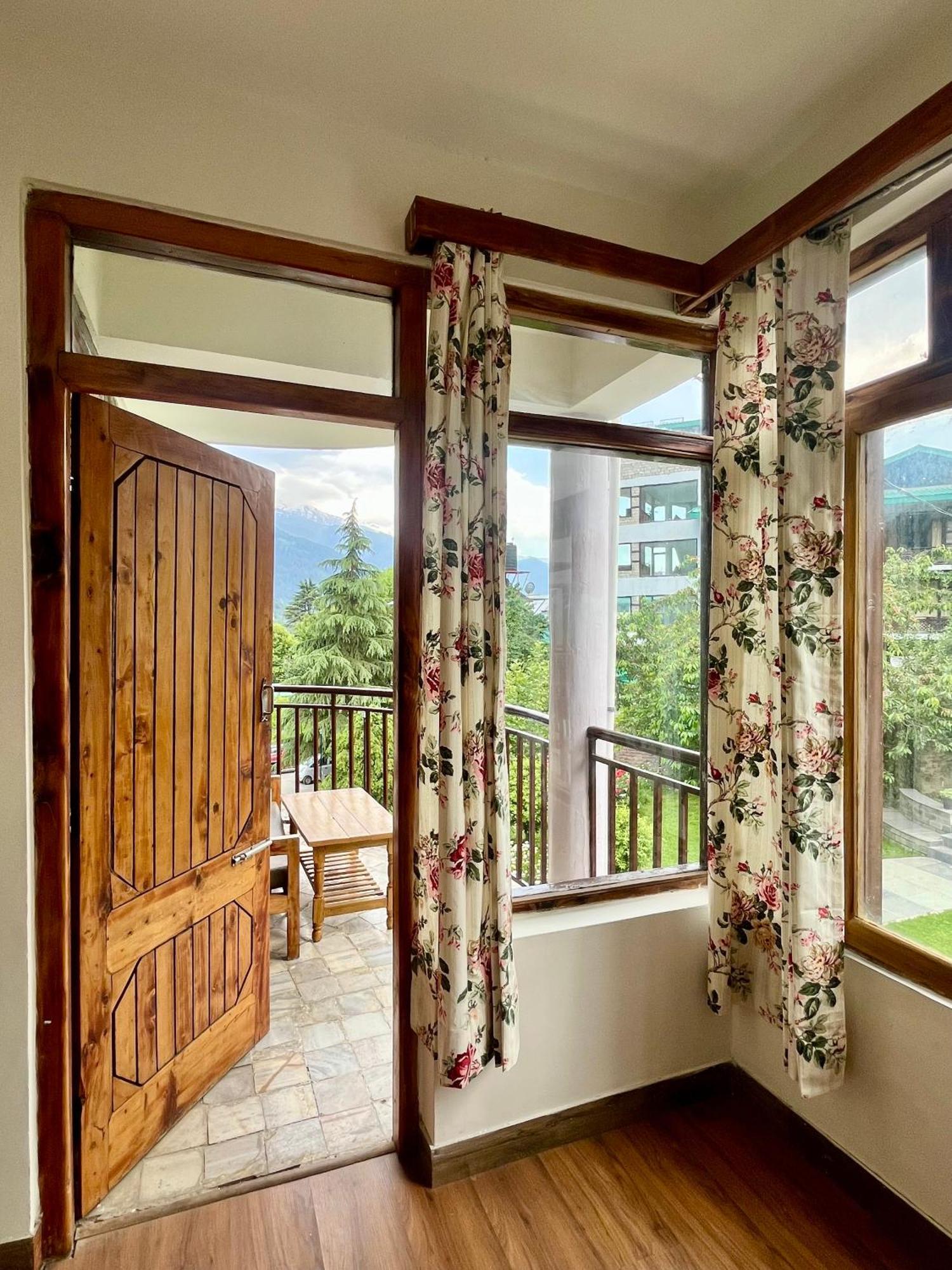 Tourist Hotel 10 Minutes Walking Distance From The Mall Manāli Exterior foto
