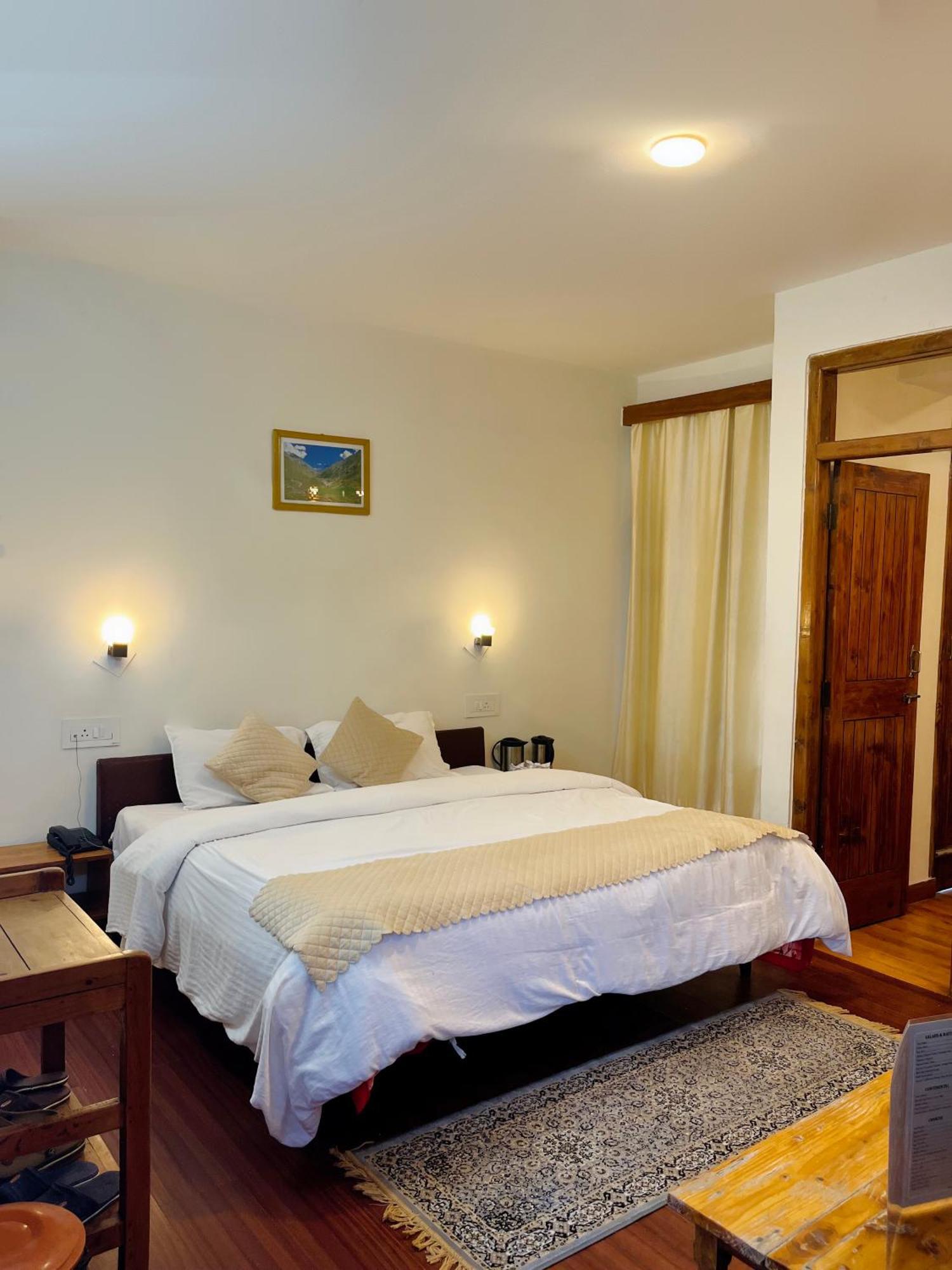 Tourist Hotel 10 Minutes Walking Distance From The Mall Manāli Exterior foto