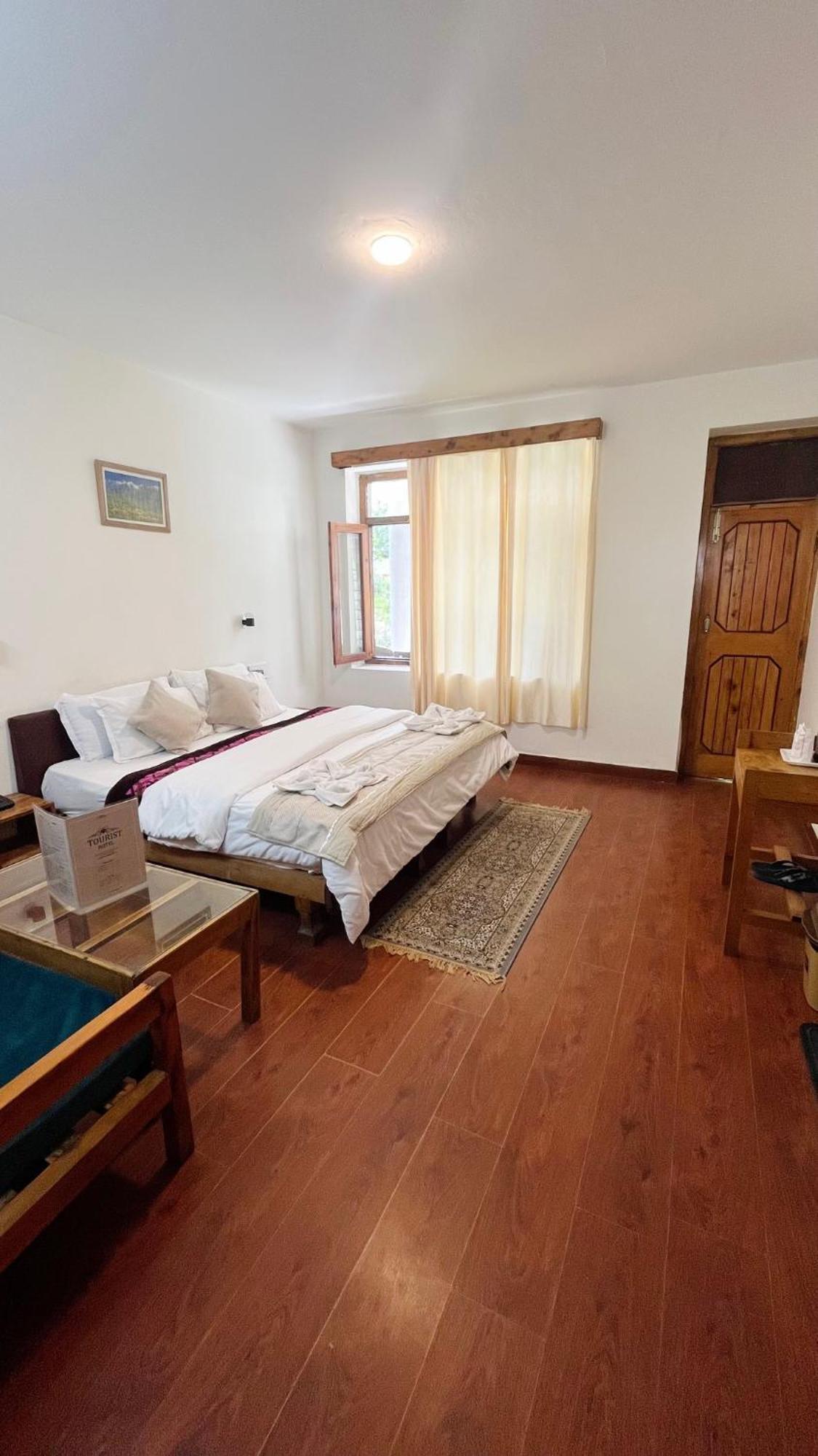 Tourist Hotel 10 Minutes Walking Distance From The Mall Manāli Exterior foto