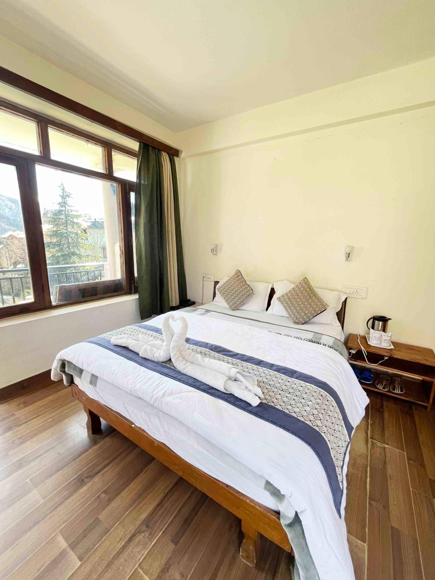 Tourist Hotel 10 Minutes Walking Distance From The Mall Manāli Exterior foto