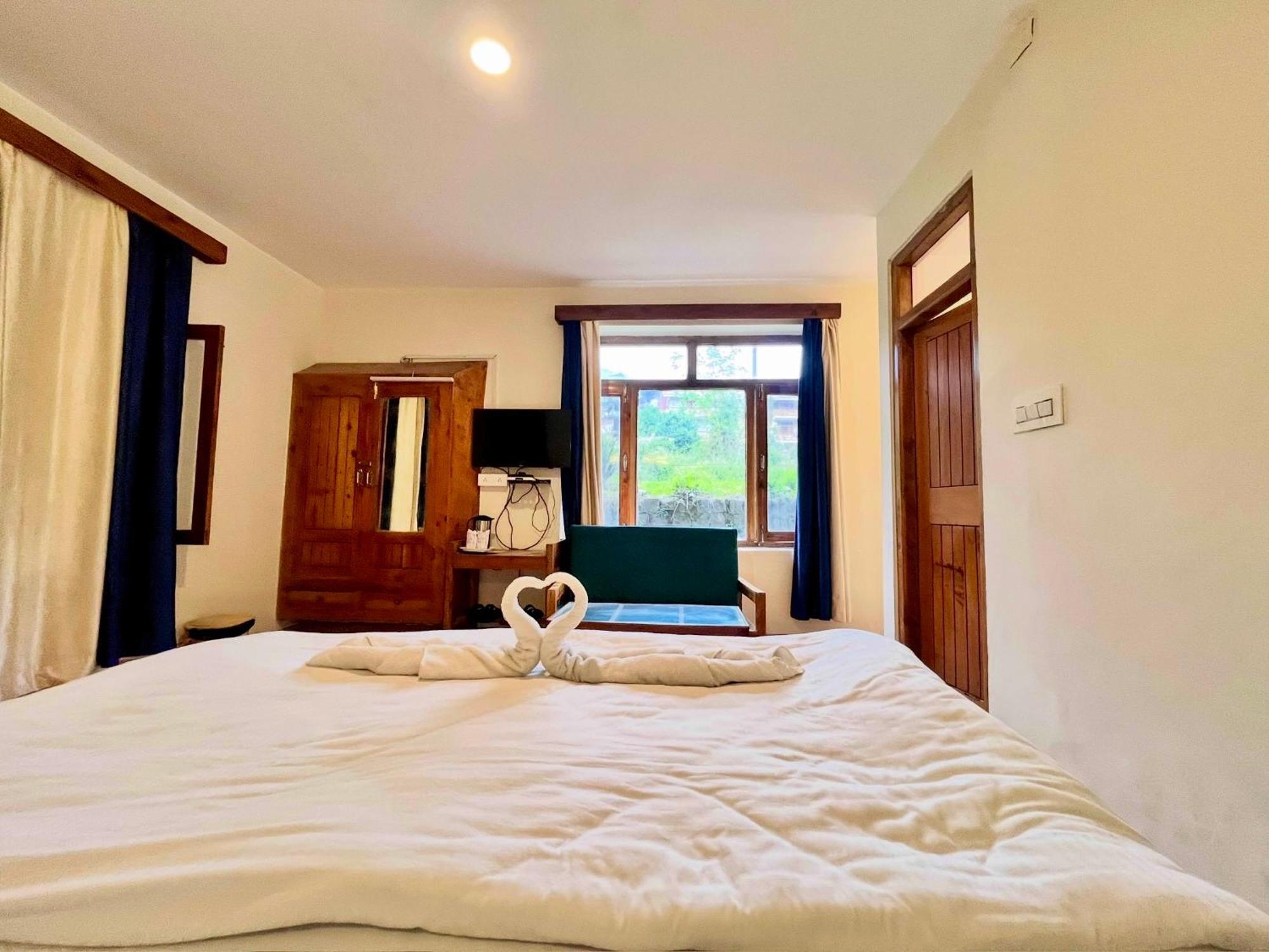 Tourist Hotel 10 Minutes Walking Distance From The Mall Manāli Exterior foto